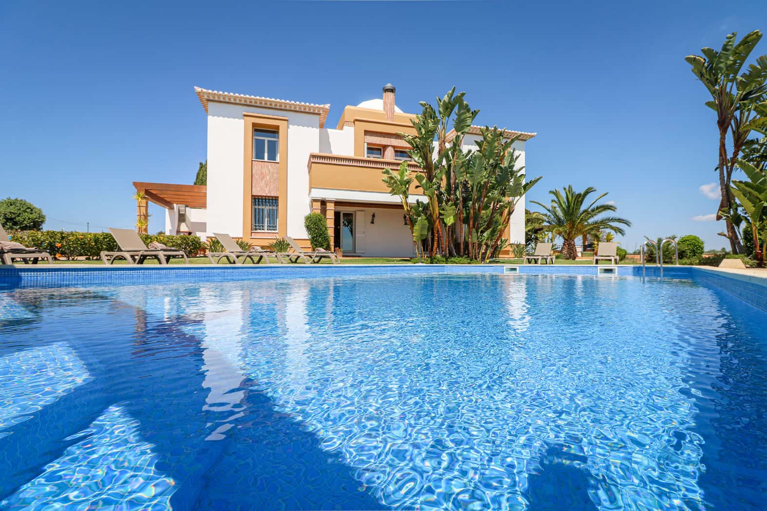 Quinta Dionysus by Portucasa