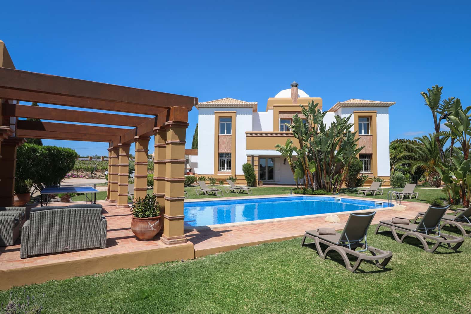 Quinta Dionysus by Portucasa