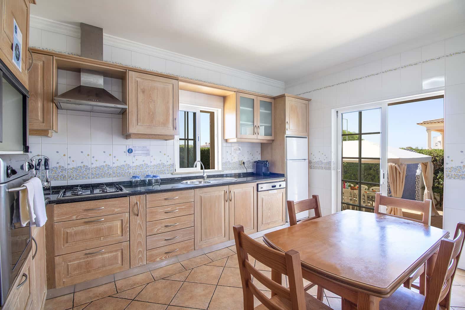 Villa Tulipa by Portucasa