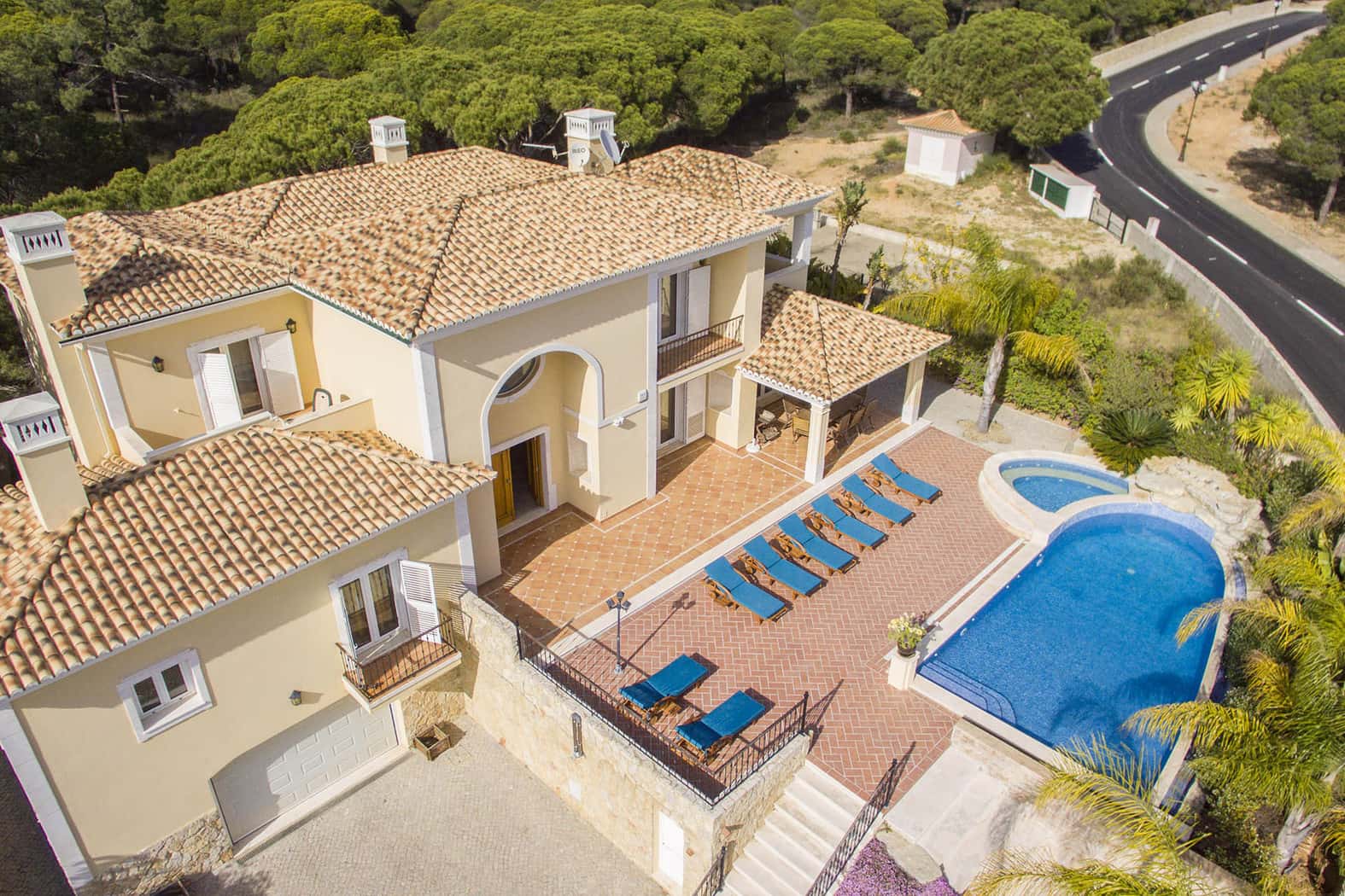 Villa Valentina by Portucasa